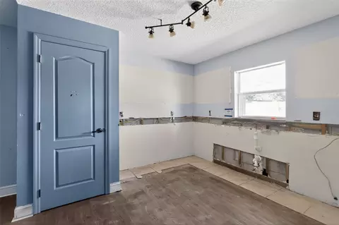 Kitchen - 36101 Mattawan Dr, Eustis, FL 32736 photo 2 of 2