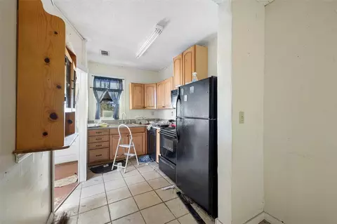Kitchen - 485 E Stanford St, Bartow, FL 33830 photo 2 of 2