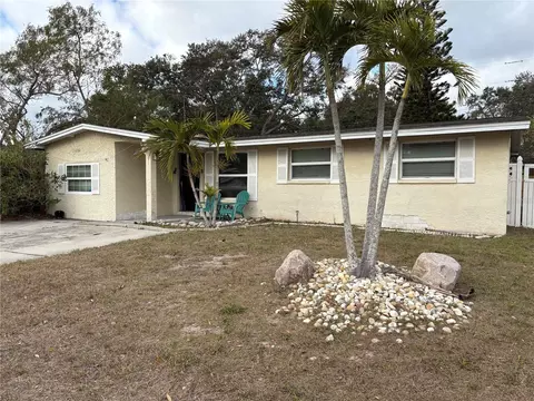 11486 92nd St, Largo, FL 33773