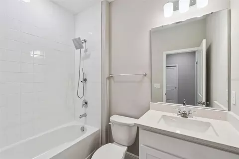 Bath - 6447 Cyrils Dr, Saint Cloud, FL 34771 photo 3 of 3