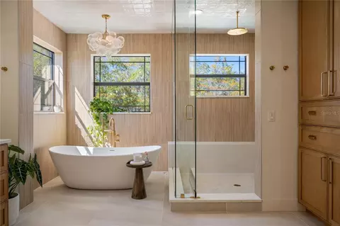 Bath - 5351 Carson St, Saint Cloud, FL 34771 photo 2 of 5