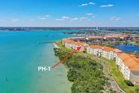29 Harbour Isle #PH01, Hutchinson Island, FL 34949