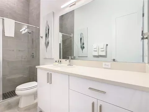 Bath - 2125 Pine Oak Loop, Davenport, FL 33837 photo 4 of 6