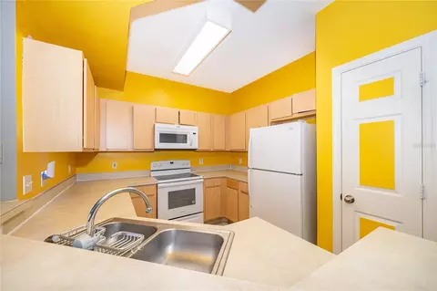 Kitchen - 2015 Erving Cir #201, Ocoee, FL 34761 photo 2 of 2