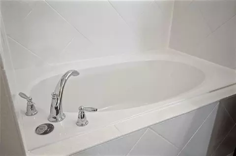Bath - 5150 Ravena Ave E, Saint Cloud, FL 34771 photo 4 of 8