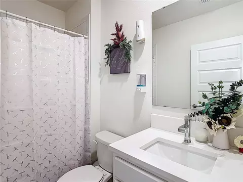 Bath - 4004 Malawi Trl, Saint Cloud, FL 34772 photo 4 of 7
