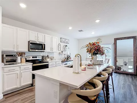 Kitchen - 4004 Malawi Trl, Saint Cloud, FL 34772 photo 2 of 9