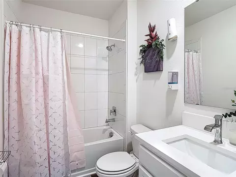 Bath - 4004 Malawi Trl, Saint Cloud, FL 34772 photo 5 of 7