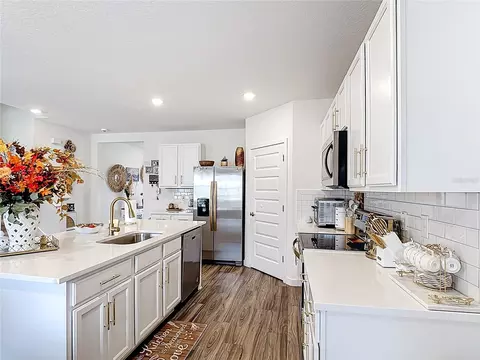 Kitchen - 4004 Malawi Trl, Saint Cloud, FL 34772 photo 3 of 9