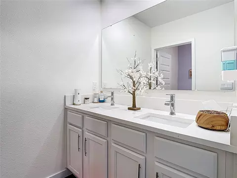 Bath - 4004 Malawi Trl, Saint Cloud, FL 34772 photo 6 of 7