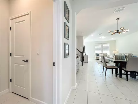 Entry Way - 10976 Leafshore Loop, Orlando, FL 32829 photo 4 of 9