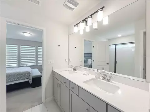 Bath - 10976 Leafshore Loop, Orlando, FL 32829 photo 3 of 6