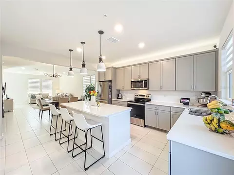 Kitchen - 10976 Leafshore Loop, Orlando, FL 32829 photo 7 of 7