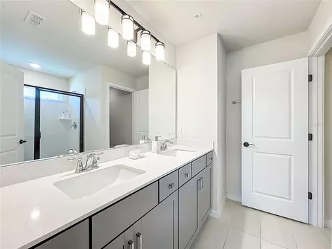 Bath - 10976 Leafshore Loop, Orlando, FL 32829 photo 6 of 6