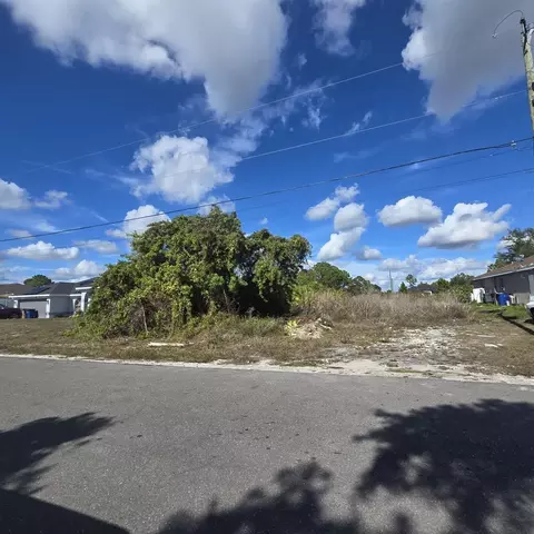 2804 E 11th St, Lehigh Acres, FL 33972
