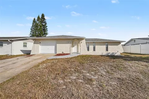 7321 S Rosarian Dr, Port Richey, FL 34668