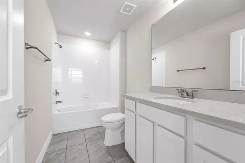 Bath - 7367 Catania Loop, Clermont, FL 34714 photo 2 of 6