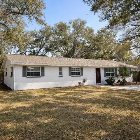 1021 Fairburn Ave, Clearwater, FL 33755