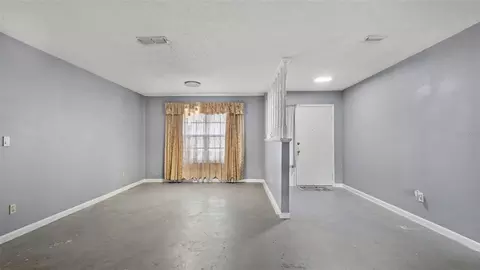 Living - 58 Silver Ln, Ocala, FL 34472 photo 3 of 4