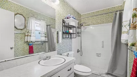 Bath - 58 Silver Ln, Ocala, FL 34472 photo 1 of 2