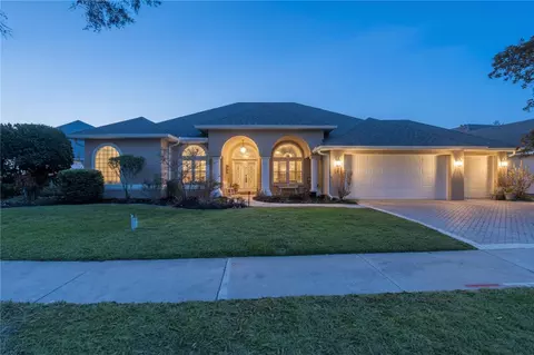 1500 Edgewater Dr, Mount Dora, FL 32757