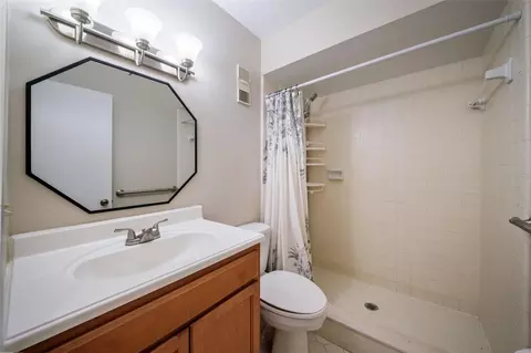Bath - 404 E Orlando Ave #1B, Ocoee, FL 34761 photo 3 of 3