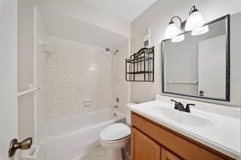 Bath - 404 E Orlando Ave #1B, Ocoee, FL 34761 photo 1 of 3