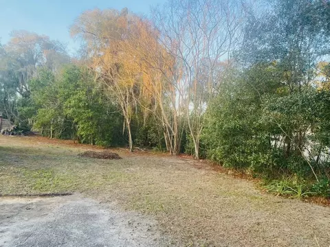 537 W Division St, Deland, FL 32720