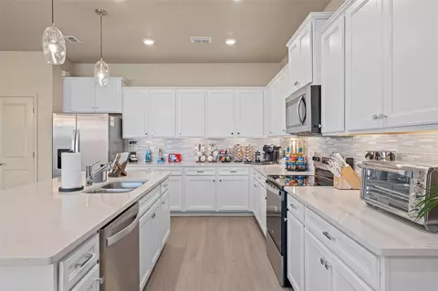 Kitchen - 16016 Sandy Cliffs Dr, Clermont, FL 34714 photo 1 of 5
