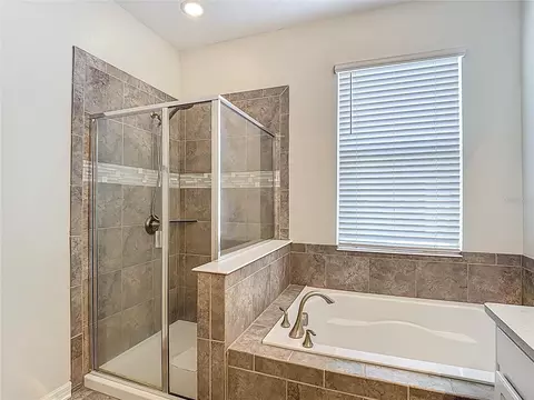 Bath - 1813 Castleton Dr, Saint Cloud, FL 34771 photo 4 of 4