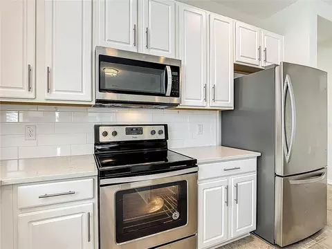Kitchen - 1813 Castleton Dr, Saint Cloud, FL 34771 photo 4 of 8