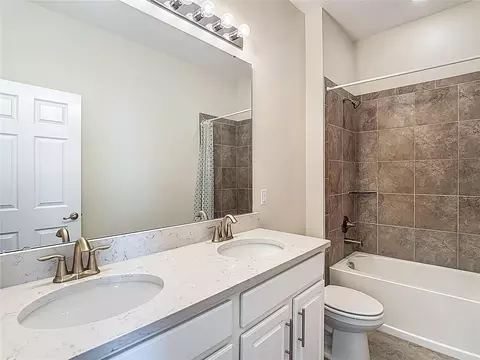 Bath - 1813 Castleton Dr, Saint Cloud, FL 34771 photo 2 of 4