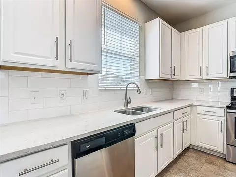 Kitchen - 1813 Castleton Dr, Saint Cloud, FL 34771 photo 5 of 8