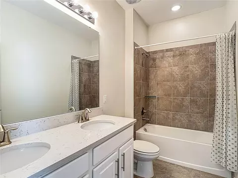 Bath - 1813 Castleton Dr, Saint Cloud, FL 34771 photo 1 of 4
