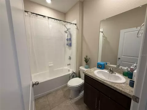 Bath - 16418 Woodside Gln, Parrish, FL 34219 photo 1 of 4