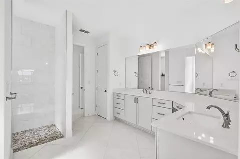 Bath - 9513 SW 79th Loop, Ocala, FL 34481 photo 1 of 2