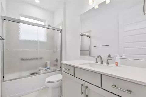 Bath - 9513 SW 79th Loop, Ocala, FL 34481 photo 2 of 2