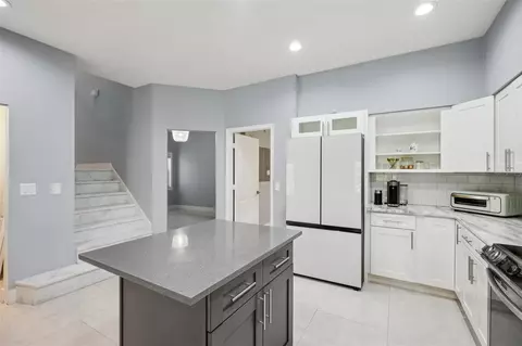Kitchen - 1978 Applegate Dr, Ocoee, FL 34761 photo 3 of 4