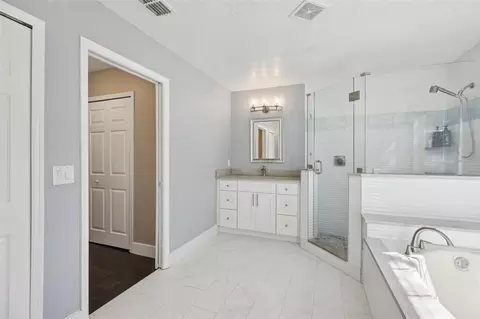 Bath - 1978 Applegate Dr, Ocoee, FL 34761 photo 3 of 5
