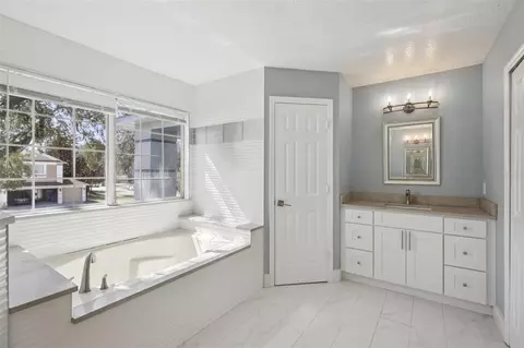 Bath - 1978 Applegate Dr, Ocoee, FL 34761 photo 4 of 5