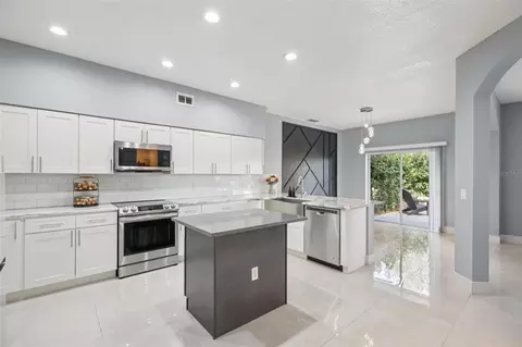 Kitchen - 1978 Applegate Dr, Ocoee, FL 34761 photo 2 of 4