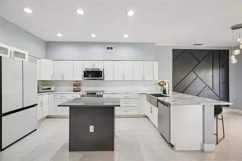 Kitchen - 1978 Applegate Dr, Ocoee, FL 34761 photo 1 of 4