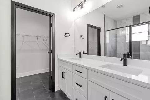 Bath - 3932 SW 133rd Loop, Ocala, FL 34473 photo 2 of 8