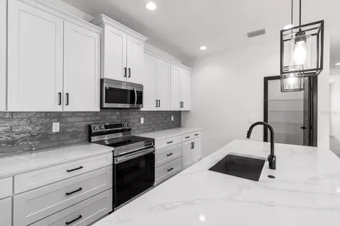 Kitchen - 3932 SW 133rd Loop, Ocala, FL 34473 photo 5 of 6