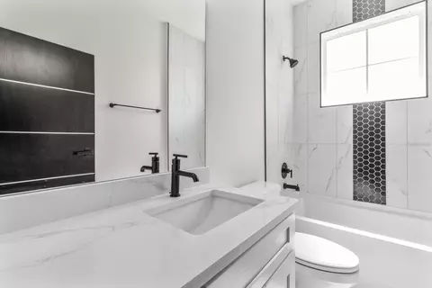 Bath - 3932 SW 133rd Loop, Ocala, FL 34473 photo 5 of 8