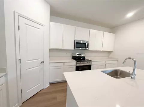 Kitchen - 19641 SW 82nd Loop, Dunnellon, FL 34432 photo 1 of 2