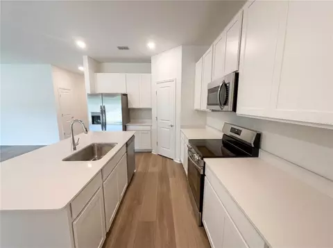 Kitchen - 19641 SW 82nd Loop, Dunnellon, FL 34432 photo 2 of 2