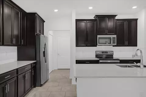 Kitchen - 4712 Magnetite Loop, Mount Dora, FL 32757 photo 2 of 2