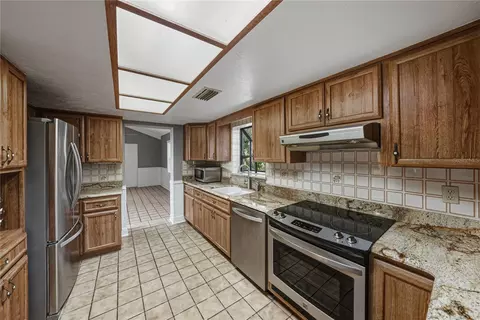 Kitchen - 3515 Gallagher Rd, Dover, FL 33527 photo 8 of 8