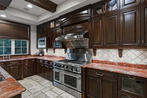 Kitchen - 3515 Gallagher Rd, Dover, FL 33527 photo 5 of 8